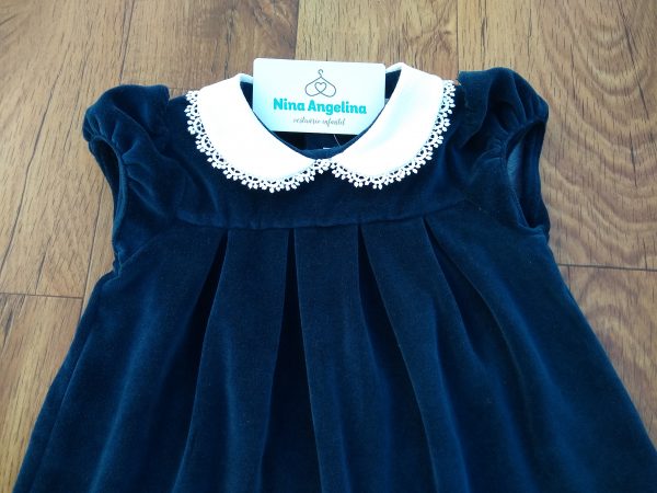 Vestido Luxo em Plush com gola renda guippir