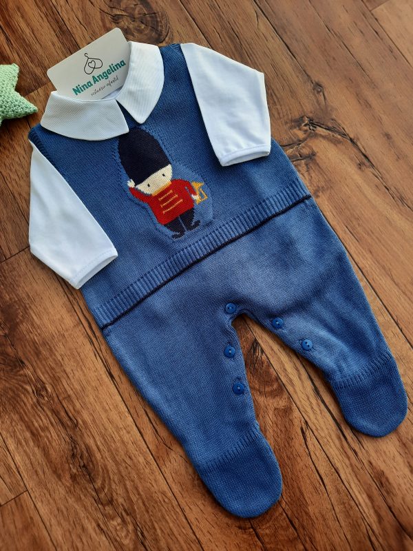 Macacão Salopete em tricot com body Soldadinho