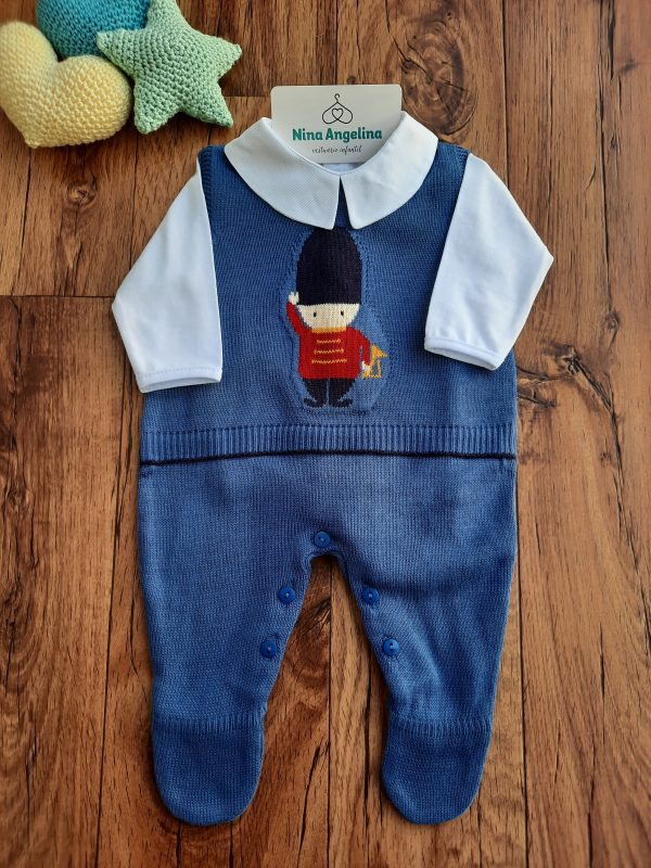Macacão Salopete em tricot com body Soldadinho